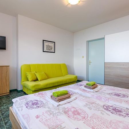 Apartments Jasminka Lovran Rum bild