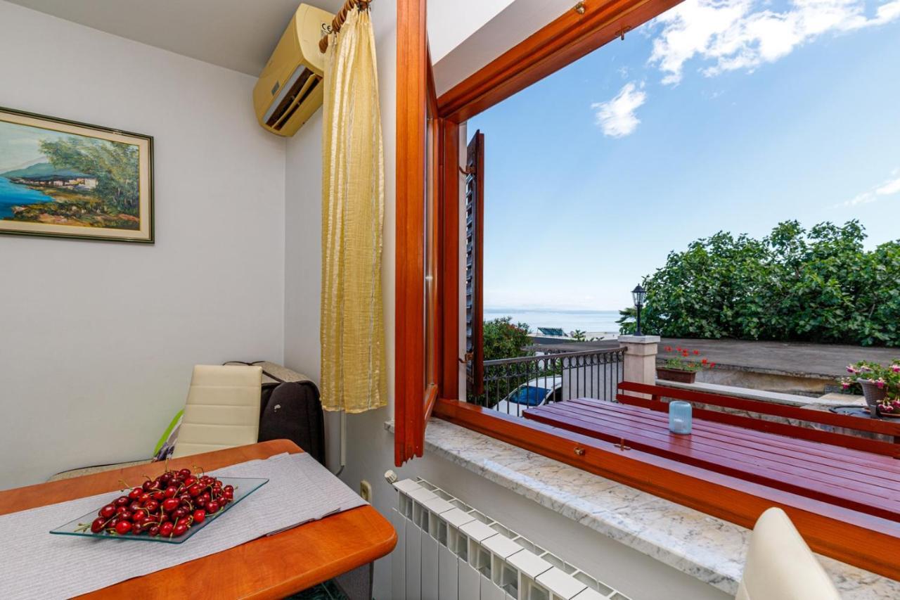 Apartments Jasminka Lovran Rum bild